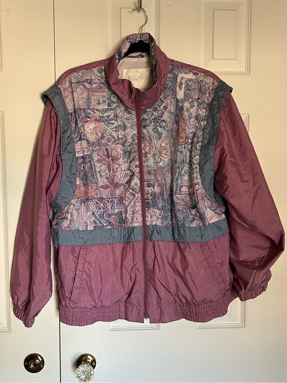 Vintage Women’s Patterned Windbreaker Jacket in Dusty Mauve - size Medium